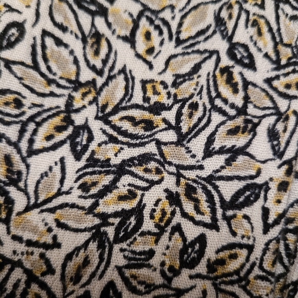 Flowy Blouse - Picture 9 of 9